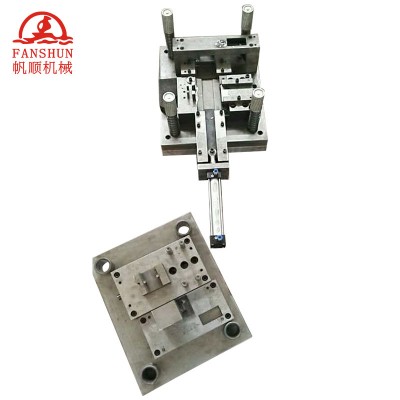 Automatic stamping and crimping mould